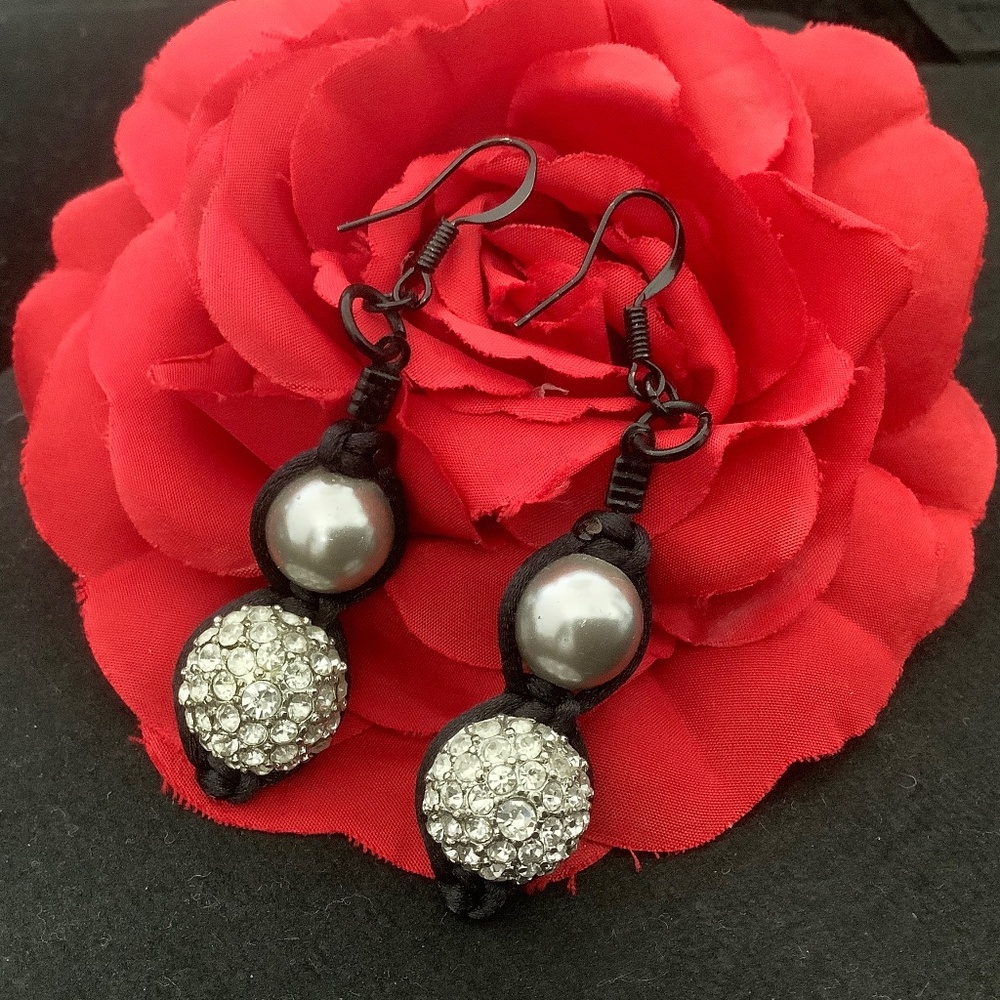 New Beautiful Dangling Fashion Earrings